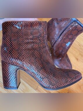 BCBGeneration Stein Snake Print Ankle Booties Brown Size 7